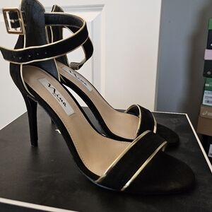 Heel sandals with gold accents